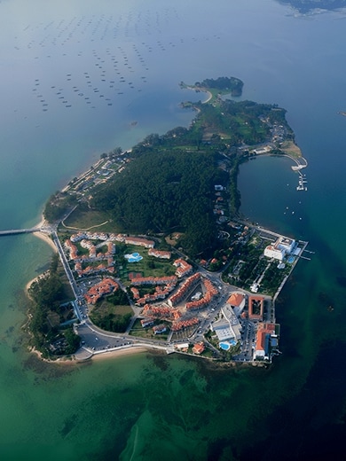 Luchtfoto van het eiland La Toja
